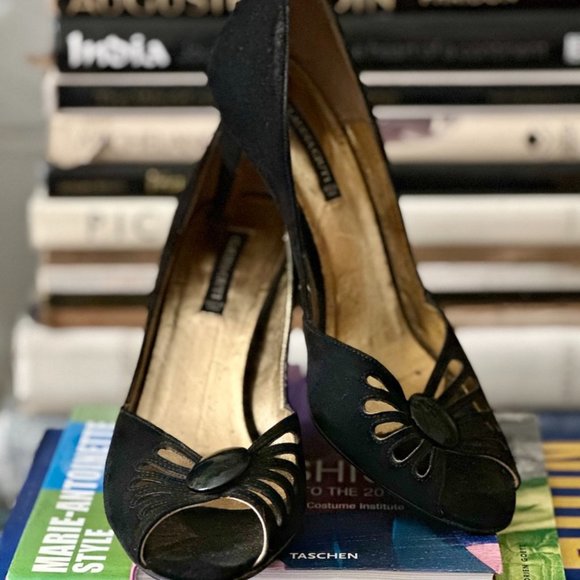 Vintage Claudia Ciutii 90s does 40s Black Cut Out Suede Peep Toe Heels- 8 1/2 - Picture 9 of 16